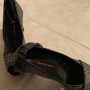 Bernie Mev. Black and White Reflective Lior Pump Shoes, Size 10.5